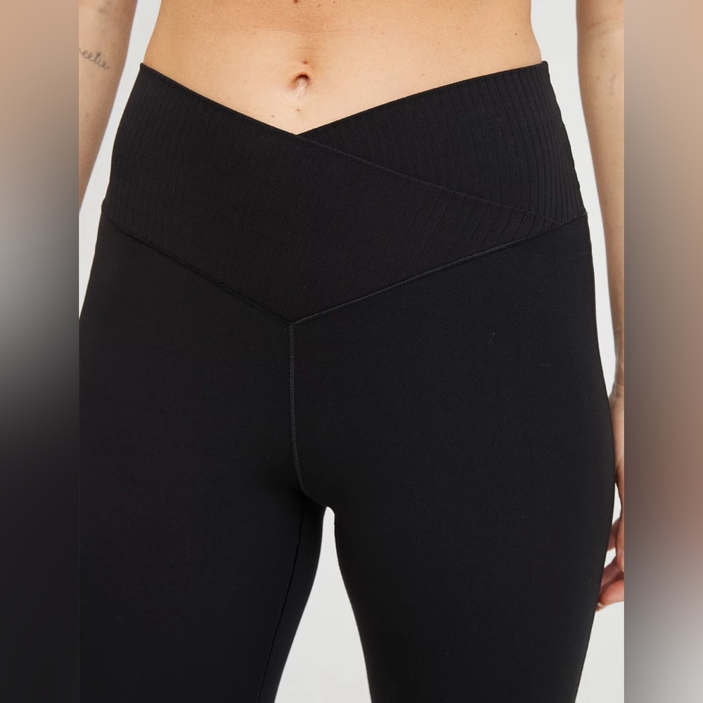 OFFLINE By Aerie Real Me High Waisted Crossover Rib Super Flare Legging EUC - Picture 2 of 11